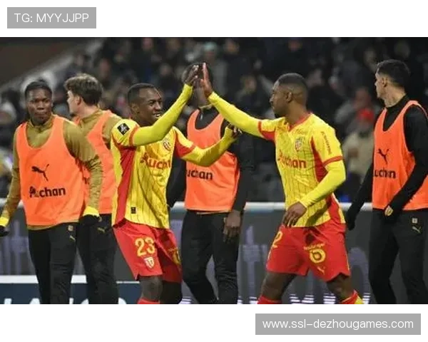 朗斯半程冠军含金量几何？草根逆袭能否撼动巴黎王朝。