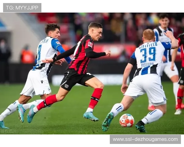 拜仁极限控球战术升级，2-4-4阵型切换成逆转关键